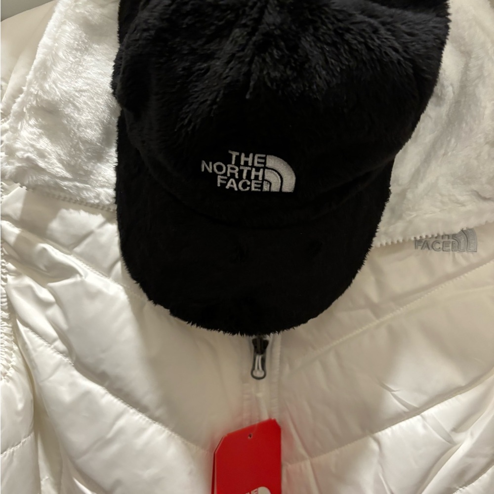 Brand New North Face Vest with two North Face Hats!!๐ค๐ค - Picture 10 of 12